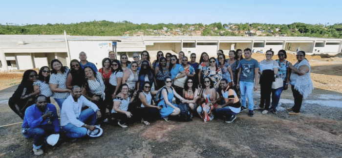 grupo de pessoas reunidas no encontro de com gestores das escolas municipais de serra grande