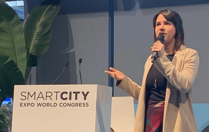 Taynara Calina palestrado no Smart City Expo World Congress