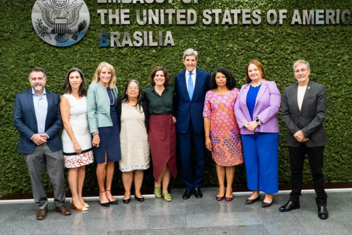 John Kerry se reúne com sociedade civil brasileira